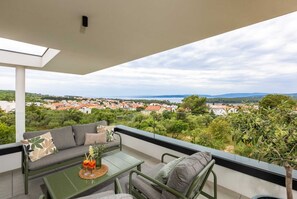 Property grounds - Luxury villa 45° with infinity pool (Punat)