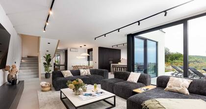 Luxusvilla 45° mit Infinity-Pool