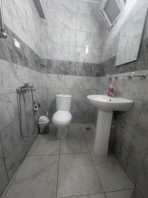 Room, 2 Single Beds | Bathroom | Shower, soap, shampoo