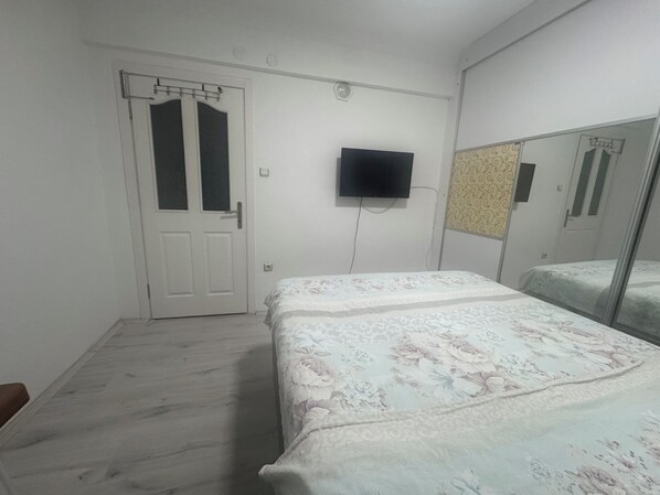 Room, 1 Double Bed | Laptop workspace, free WiFi