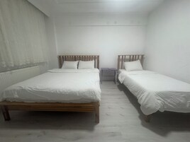 Espacio para trabajar con laptop y wifi gratis 