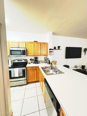 Micro-ondas, fogão, cooktop, lava-louças