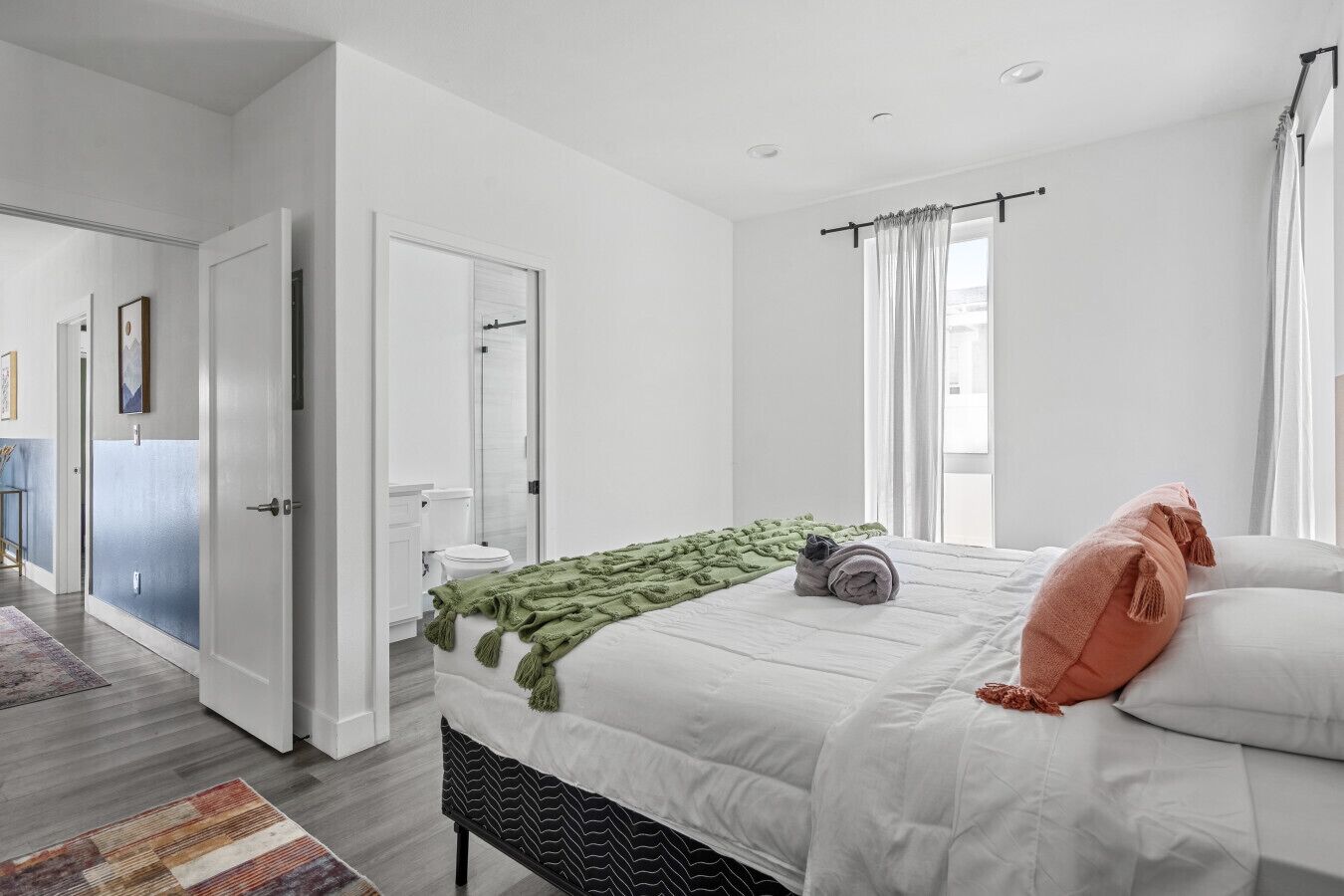 2 多间卧室、办公桌、熨斗/熨衣板、旅行婴儿床