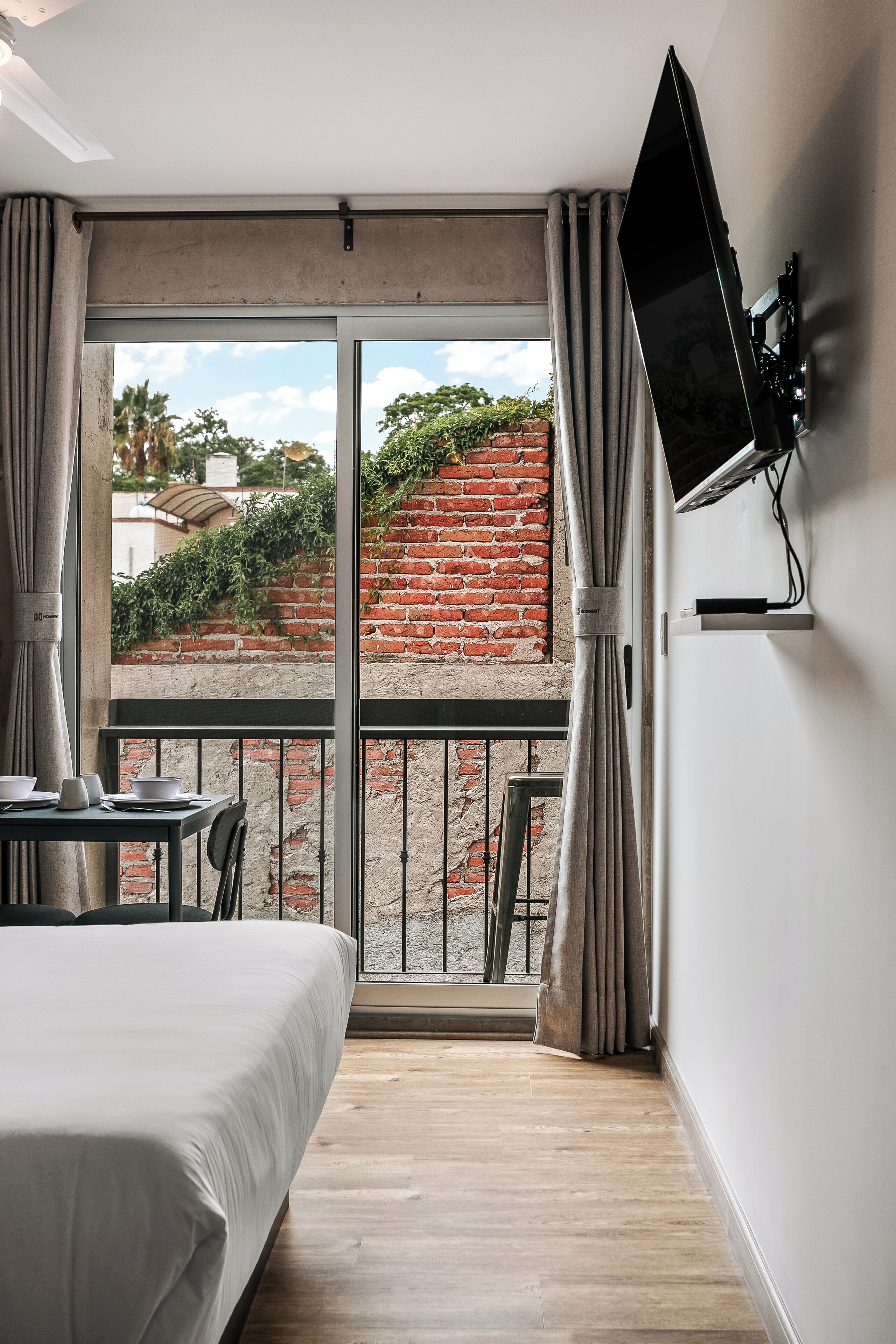 Departamento Confort, 1 cama Queen size, balcón, vista al patio | Escritorio y espacio para trabajar con laptop 