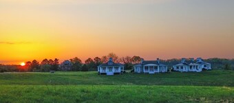 Rural and Charming 2-bedroom cottage near Hampden-Sydney and Longwood