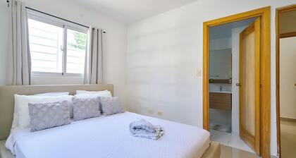 Charming 3-bedroom apartment with Wi-Fi, AC in welcoming Santo Domingo Este.