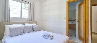Charming 3-bedroom apartment with Wi-Fi, AC in welcoming Santo Domingo Este.