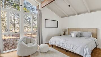 4 bedrooms, iron/ironing board, WiFi