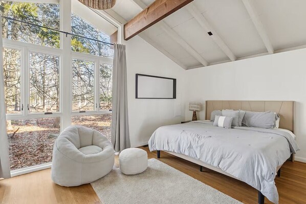 4 bedrooms, iron/ironing board, WiFi