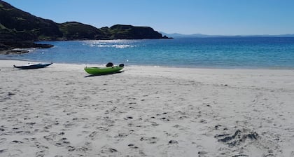 Charming 3-bedroom cottage in Aird of Sleat with ocean-view and WiFi