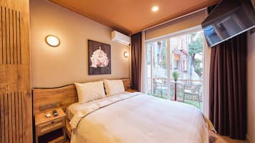 Superior Double Room, Balcony | Individually decorated, individually furnished, desk, laptop workspace