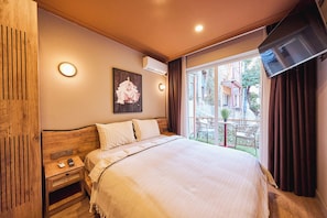 Superior Double Room, Balcony | Individually decorated, individually furnished, desk, laptop workspace