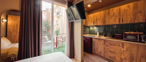 Superior Double Room, Balcony | Individually decorated, individually furnished, desk, laptop workspace