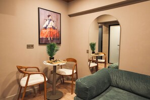 Deluxe Apartment, 2 Bedrooms | Living area