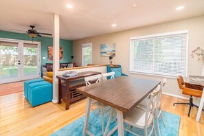 Dining - ✨ Ultimate Fairfax Stay | Work & Explore | Near DC, Metro, Dining! ✨ (Fairfax)