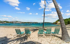 On the beach - Beachfront 3br condo with pool & gym! (St. Thomas)