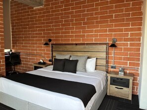 Classic Room, 1 King Bed, City View, Tower | Individually decorated, individually furnished, free WiFi, bed sheets - Departamentos exclusivos, equipados y amueblados en Torre Barrio Vergel (Monterrey)