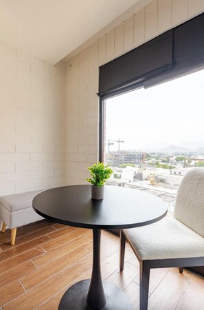 Estudio económico, 1 habitación, vistas a la ciudad | Decoración individual, mobiliario individual, wifi gratis y ropa de cama