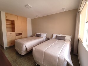 3 bedrooms, iron/ironing board, WiFi, bed sheets