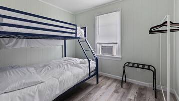 4 chambres, fer et planche à repasser, Wi-Fi, draps fournis