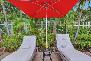 Property grounds - Cozy Studio Room Resort Amenities Beach Pool Gym (Hallandale Beach)