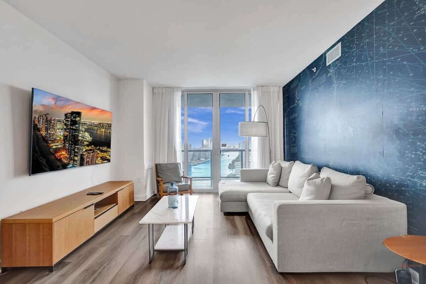 Condo Resort Style Beach Access & Fitness Center - Hallandale Beach, FL
