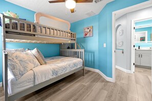 4 dormitorios, tabla de planchar con plancha, wifi gratis y ropa de cama