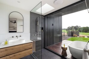 Bathroom - Chalet Grove | Walburra Brook Off-grid Luxury stay (Metricup)
