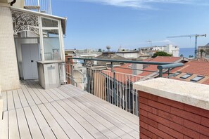 Property grounds - Exclusive Penthouse, Sea View, 100m from the beach (Alassio)