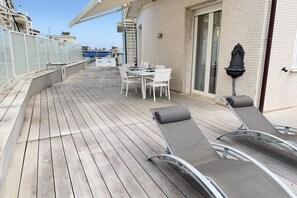 Outdoor dining - Exclusive Penthouse, Sea View, 100m from the beach (Alassio)