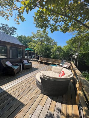 Terrace/patio - Spacious 4-bedroom house with WiFi and room-by-room ACs in charming Ocean Beach (Ocean Beach)