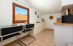 Refrigerador, placa de cocina