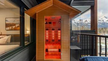 8 habitaciones, escritorio y tabla de planchar con plancha