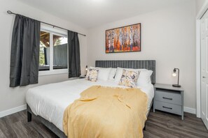 8 bedrooms, desk, iron/ironing board, travel cot