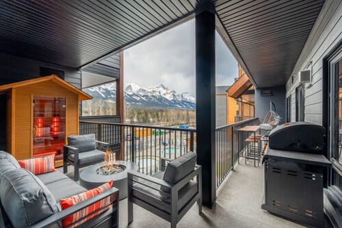 Luxury 8-BR Home Thoughtfully Designed for Families + Best Amenities in Canmore