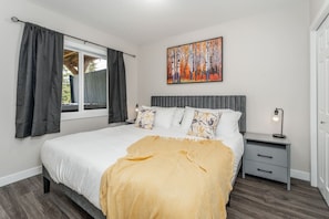 4 bedrooms, iron/ironing board, travel crib, free WiFi