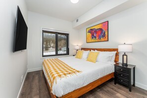 4 quartos, ferros/tábuas de passar roupa, berço de viagem