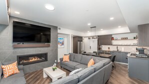 Smart TV, fireplace, table tennis, music library - Designed Specifically for Large Families (Canmore)