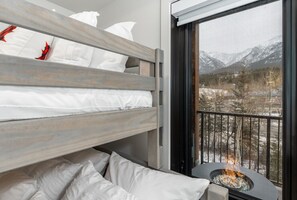 4 habitaciones, tabla de planchar con plancha y cuna de viaje