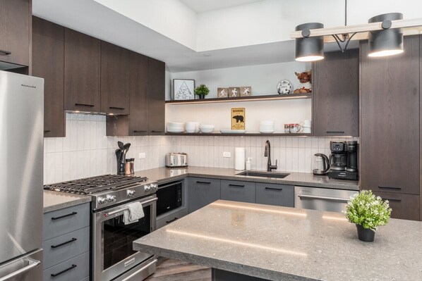 Fridge, microwave, oven, stovetop