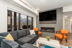 Smart TV, fireplace, table tennis, music library