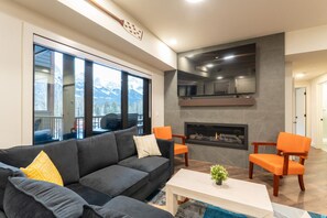 Smart TV, fireplace, ping pong, music library