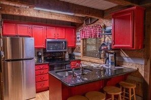 Microwave, oven, dishwasher, coffee/tea maker