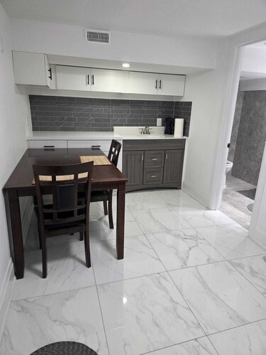 Cozy 3BR Basement in Scarborough – Kitchen & Bath