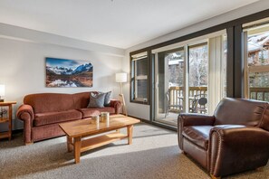 Una Smart TV, una chimenea