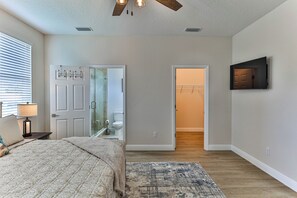 4 bedrooms, iron/ironing board, WiFi, bed sheets
