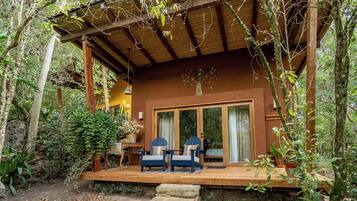 Habitación triple estándar, balcón, vista a la montaña | Wifi gratis