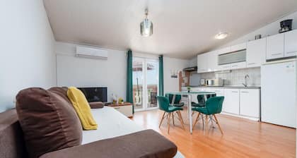 Nice apartment in Stara Vas with swimming pool