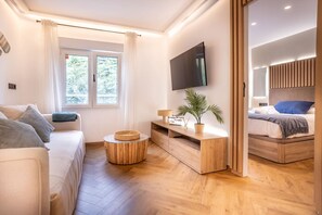 2 soverom, skrivebord, strykejern/-brett og wi-fi