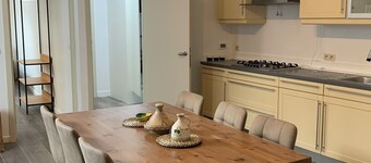 Soothing 7-bedroom house with WiFi in Ronse.